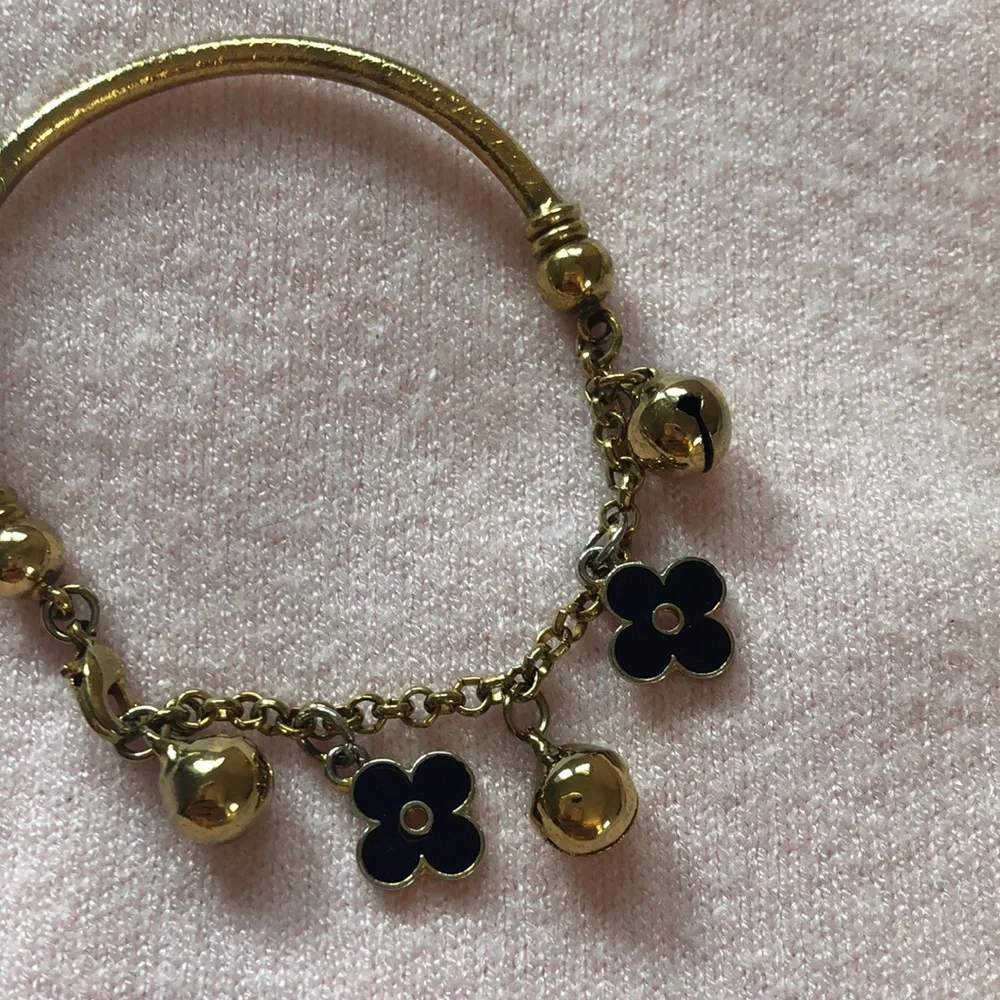 Cute bells and flowers bracelet